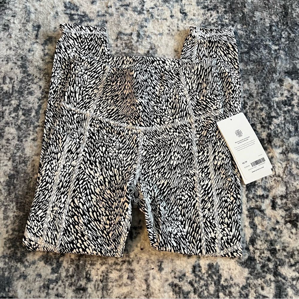 Athleta Ultimate Stash Textured 7/8 Tight - Picture 8 of 14